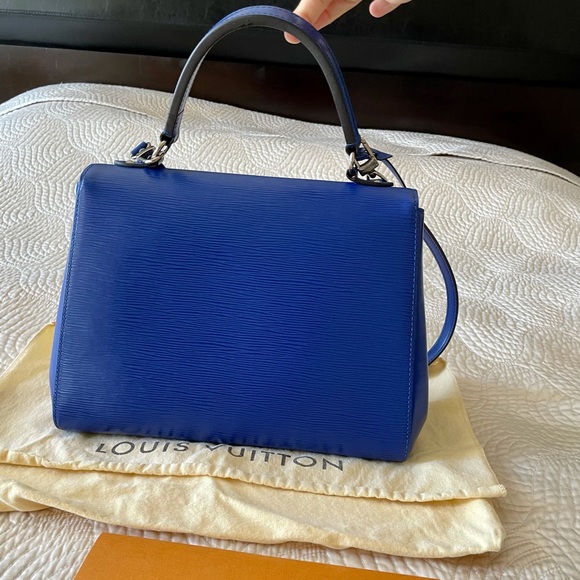 Louis Vuitton Cluny MM bag - Picture 15 of 16